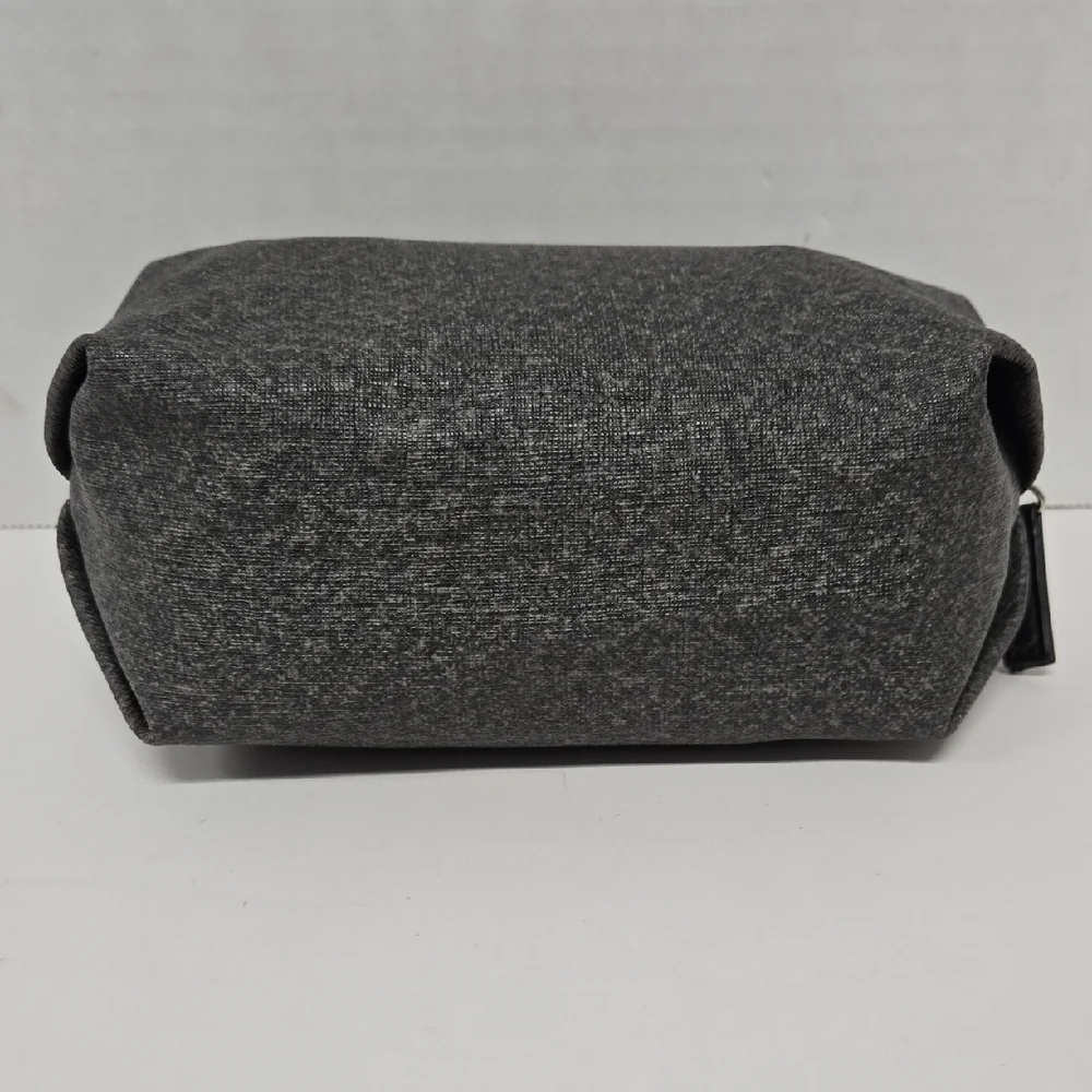 TUMI for Delta Charcoal Toiletry Bag EUC 6
